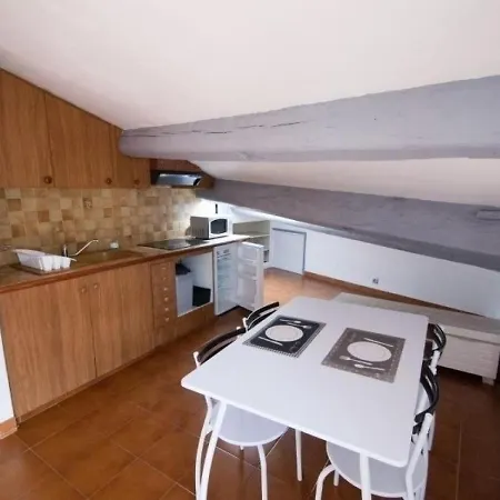 Beau Studio Sous Les Combles Plein Centre De Avec Terrasse Апартаменти *